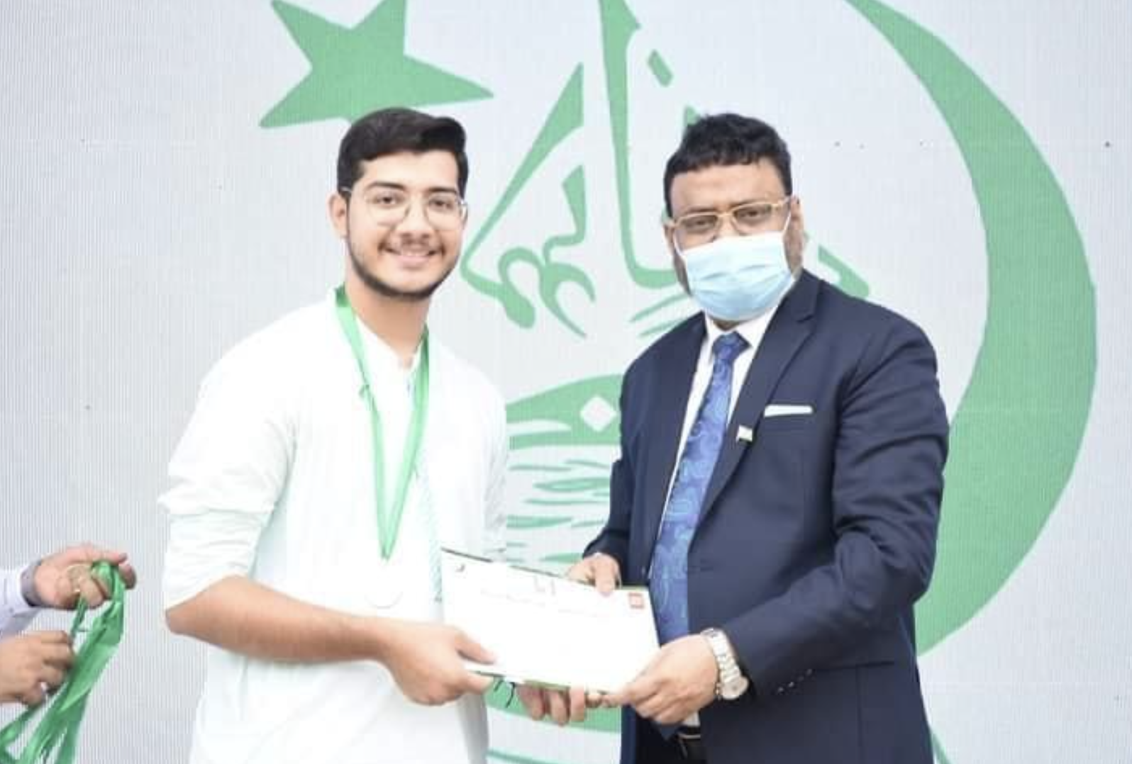 Raza Haider receiving a gold medal and certificate at the University of Karachi