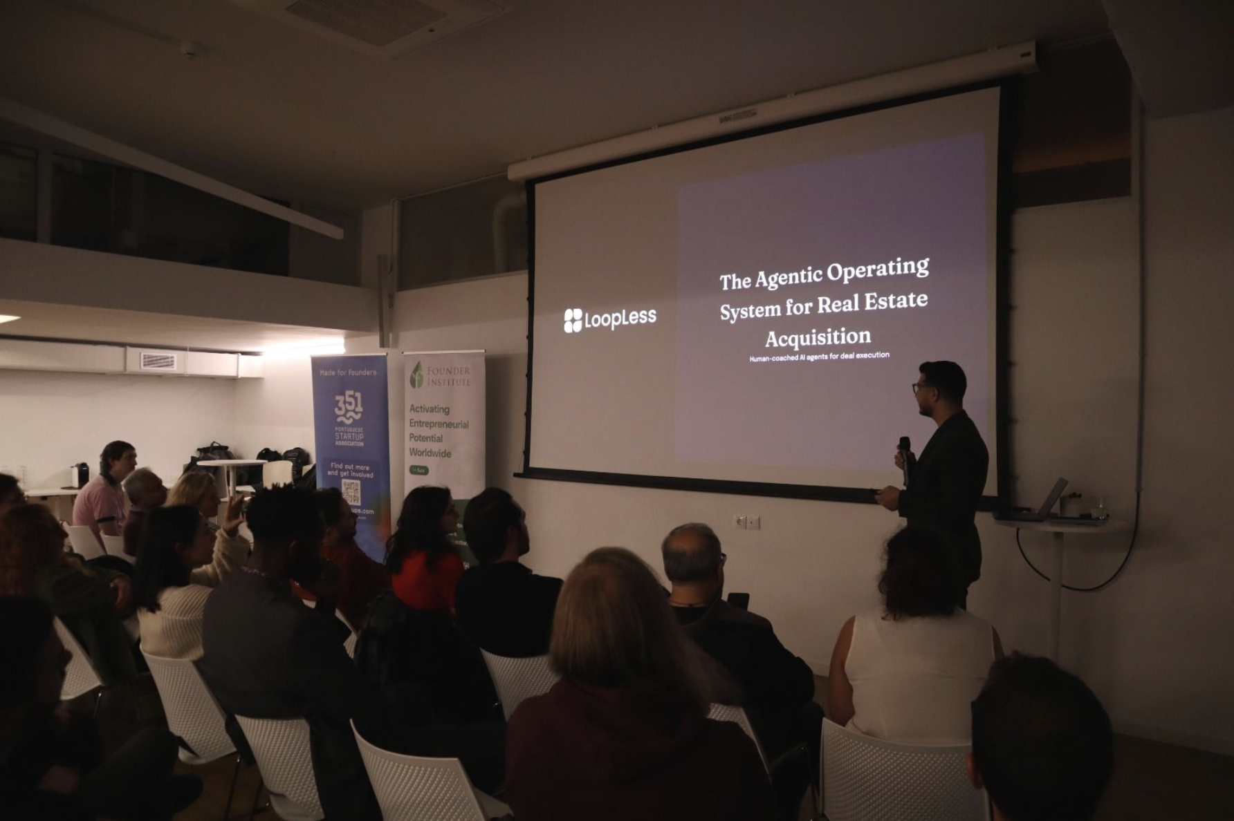 Loopless AI on stage